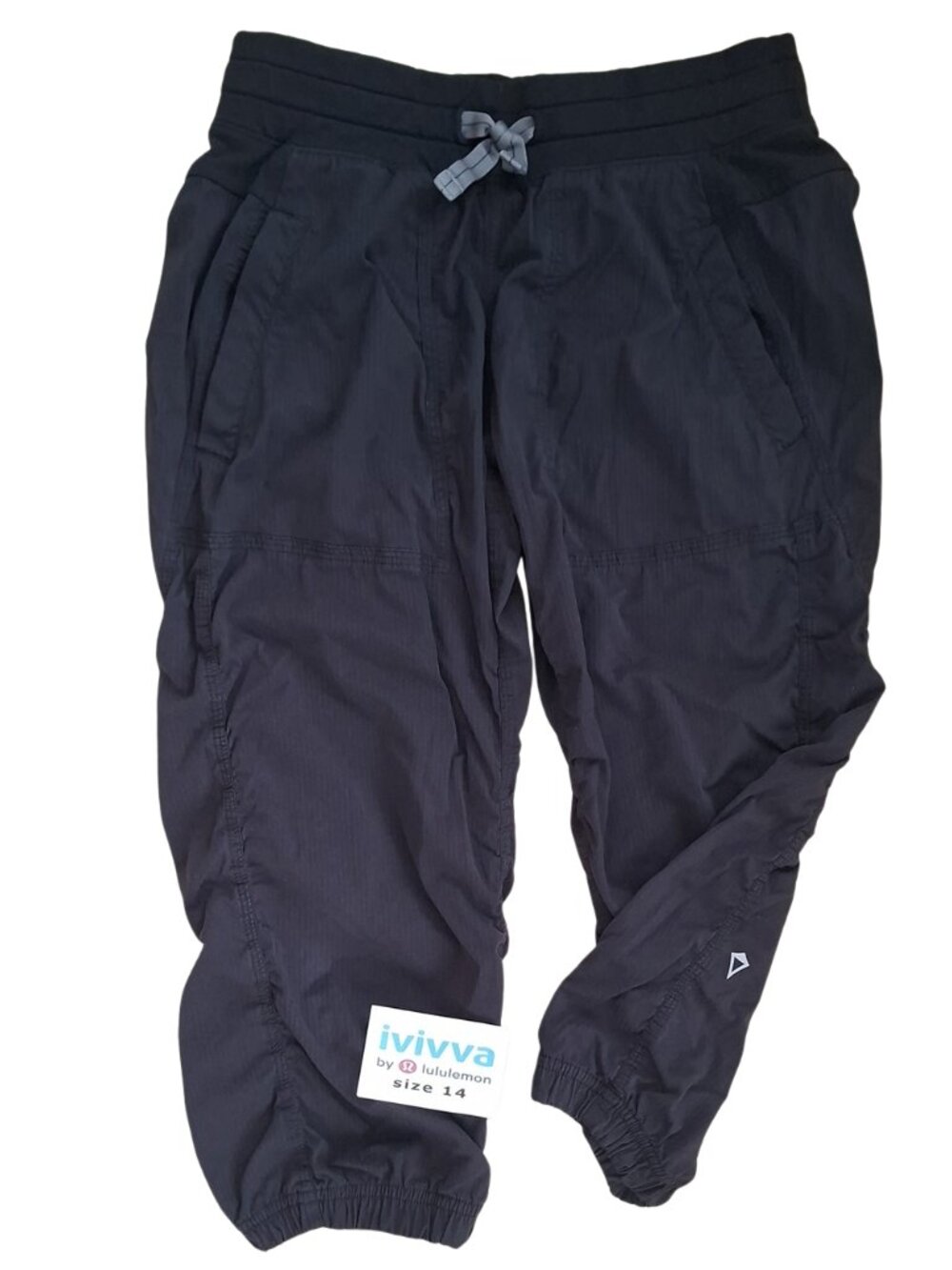 Ivivva Girl by Lululemon 🍋Live to Move Crop black pockets drawstring size 14